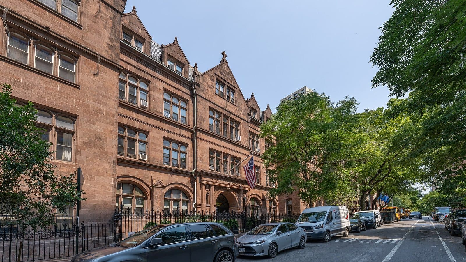 Trinity School 건물